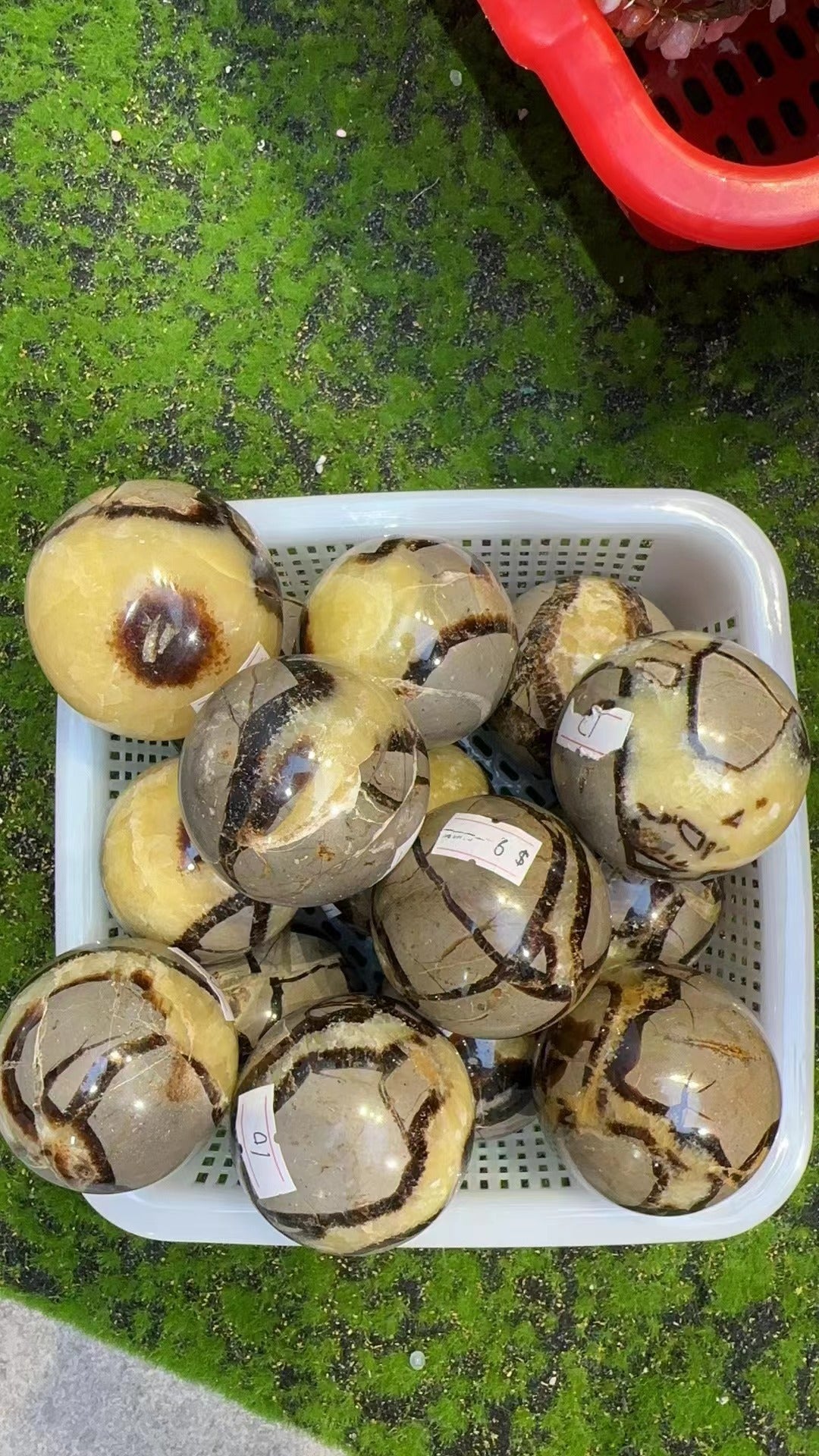 New Zoe Crystal Tumble/quartz/jasper/marble/jade/tower/sphere/carving/cube/slab over 40$ get wand, over 60$ get vintage box. Follower 3 more pieces! Each order get astrolabe/holder. Fans get ring!  Each order over 120g